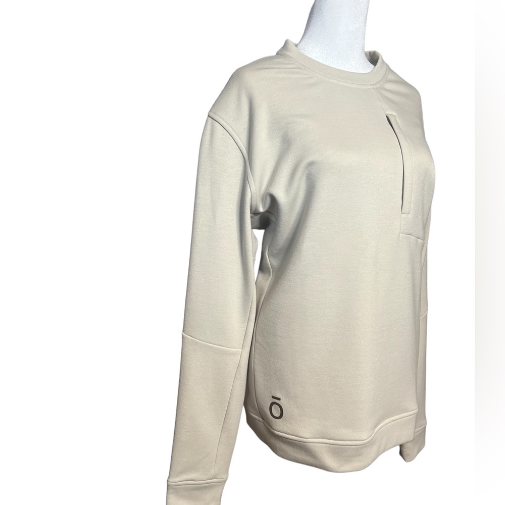 Women’s DoterrA Cream Pullover Sweater with front Pocket. Size Medium - Picture 2 of 9